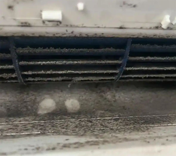 乐业空调吹的风有股烧焦味是怎么回事